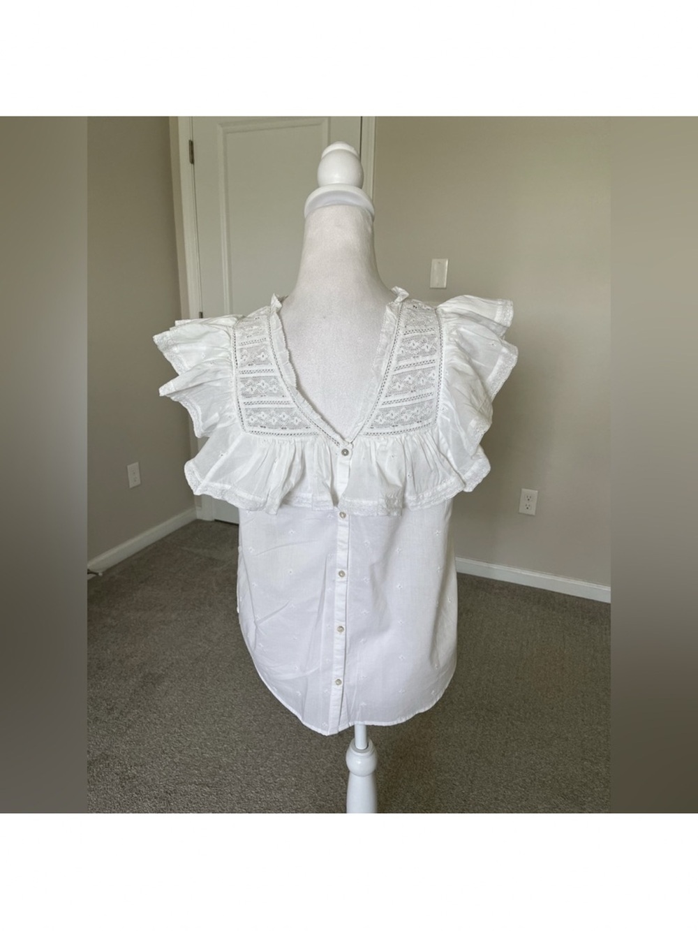 Sleeveless White Lace Ruffle Button-Front Women's Blouse NEW WITH TAGS